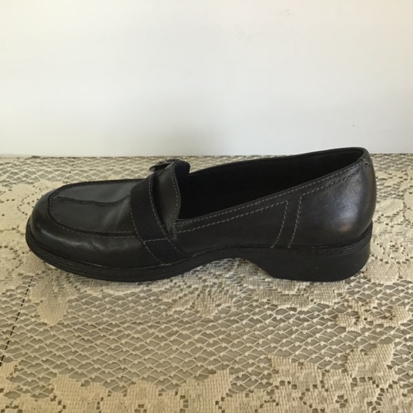 Clarks 7.5M womens black leather casual loafers flats slip-on shoes silver buckl - Picture 5 of 9
